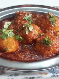 દમ આલુ (Dum Aloo Recipe In Gujarati) રેસીપી મુખ્ય ફોટો