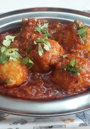 દમ આલુ (Dum Aloo Recipe In Gujarati) રેસીપી મુખ્ય ફોટો