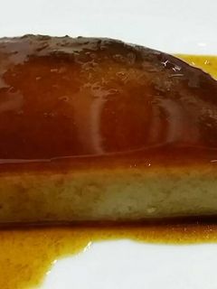 Una foto de Flan de plátanos con galletas en microondas
