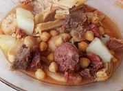 Una foto de cazuela de chancho
