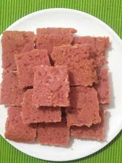 गुलाबी नारळीपाक (narali pak recipe in marathi) रेसिपी चे मुख्य फोटो 