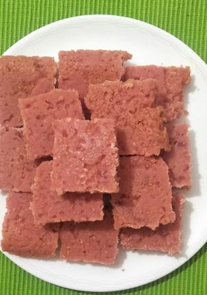 गुलाबी नारळीपाक (narali pak recipe in marathi) रेसिपी चे मुख्य फोटो 