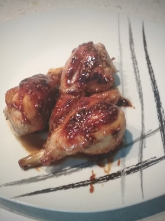 Una foto de Muslitos de pollo con soja y Miel