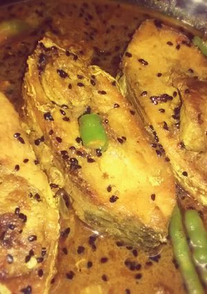 A picture of Illish Maach/Hilsa Fish Curry.