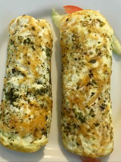 Una foto de Wrap de claras con sésamo y emmental