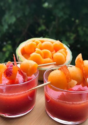Une photo de Gaspacho melon pastèque et chips de jambon