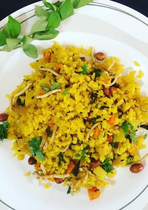कांदा पोहा (Kanda poha recipe in hindi) रेसिपी मुख्य फोटो