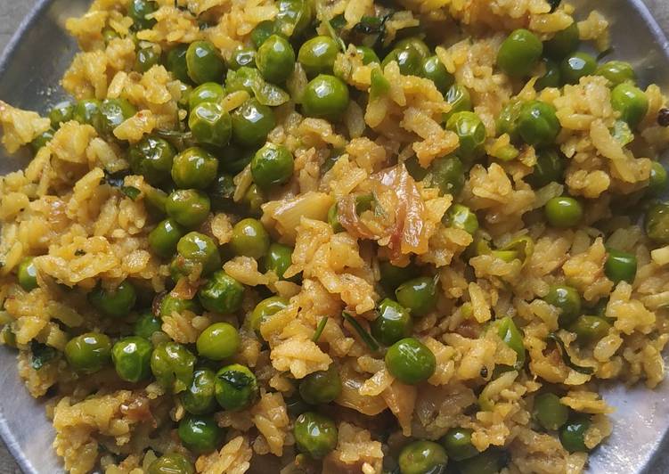 Recipe of Super Quick Homemade Banarasi chura matar (How to make poha)