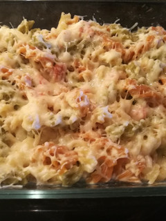 Una foto de Pasta de salsa de queso y salmón ahumado