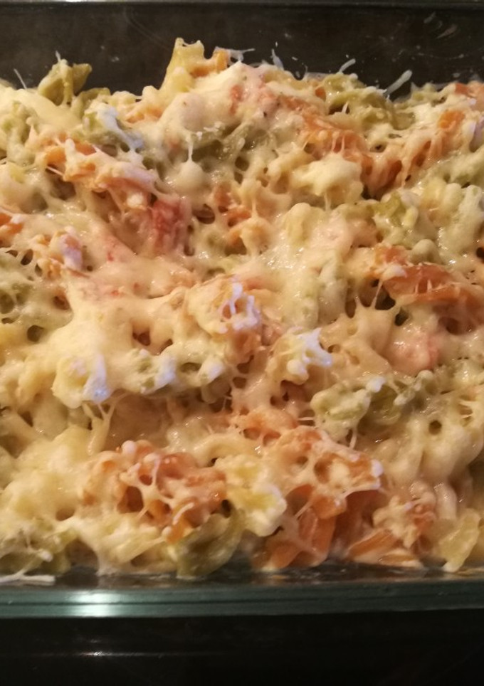 Una foto de Pasta de salsa de queso y salmón ahumado