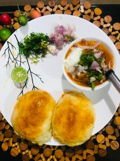 बटर पावभाजी (Butter Pav Bhaji Recipe In Marathi) रेसिपी चे मुख्य फोटो 