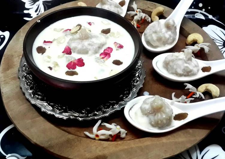 How to Prepare Speedy Steamed Coconut Dumplings in Kheer