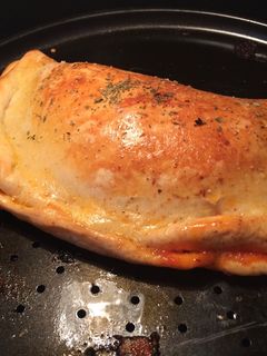 Una foto de Calzone de salchicha italiana