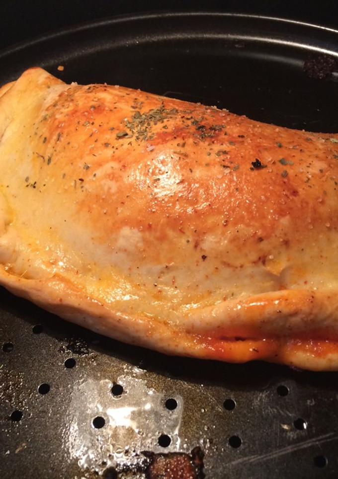 Una foto de Calzone de salchicha italiana