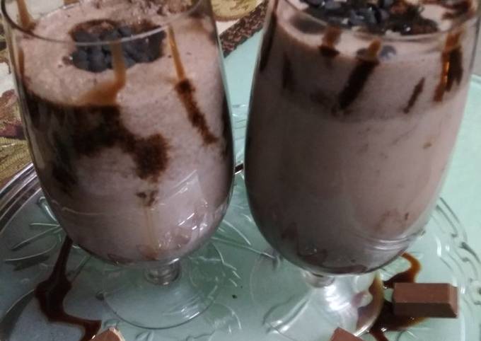 Kitkat shake, kit kat milkshake recipe, how to make kitkat shake