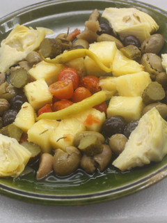 Una foto de Ensalada de piña con guindillas
