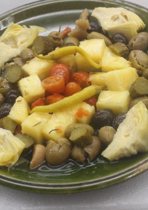 Una foto de Ensalada de piña con guindillas