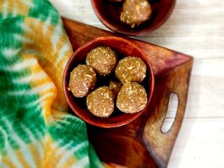 Gond, poppy and sesame seeds ladoo