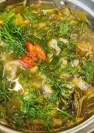 Hình của món Canh hà/ hàu nấu dưa cải chua.