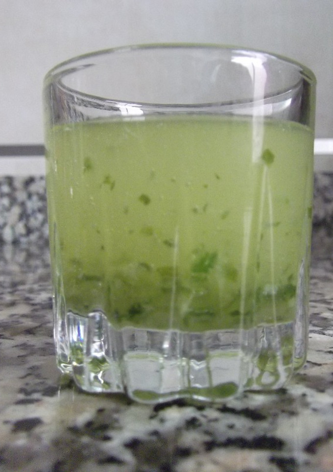 Una foto de Aceite de ajo y perejil