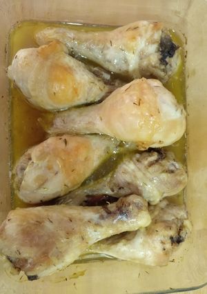 Una foto de Muslos de pollo al horno