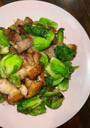 รูปของ หมูกรอบผัดแขนง