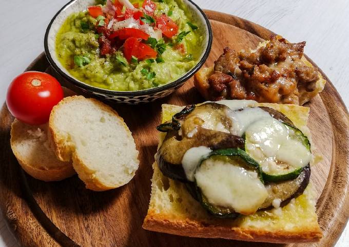 Crostini con verdure, salsiccia e Stracchino e guacamole 🥑