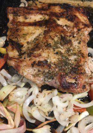 Una foto de Pechito “ Matambre de Cerdo” al Horno con Papas y Batatas