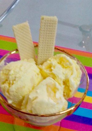 A picture of Homemade pineapple icecream.