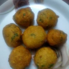 A picture of Moong dal Pakoda.