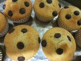 Magdalenas de nata con pepitas de chocolate