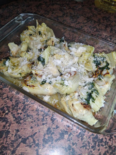 Una foto de Alcachofas a la plancha con parmesano y cama de cebolla😏