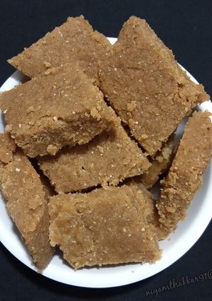 ગરમાગરમ સુખડી (Garamagaram Sukhdi Recipe in Gujarati) રેસીપી મુખ્ય ફોટો