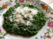 Una foto di risotto all' ortica