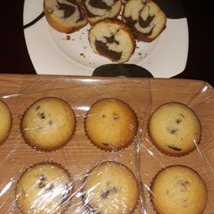 A picture of Zebra cup cakes.