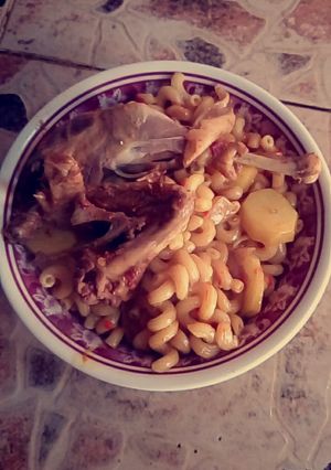 A picture of Macaroni and potatoes.