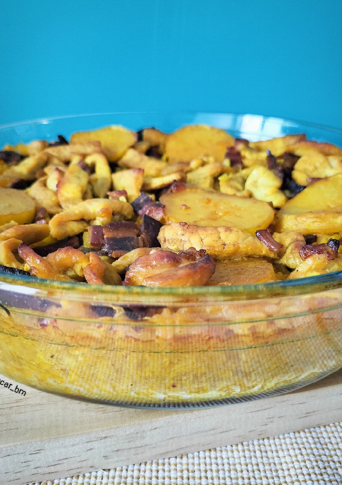 Una foto de Arroz al horno con lomo, patata y mermelada de bacon y cebolla