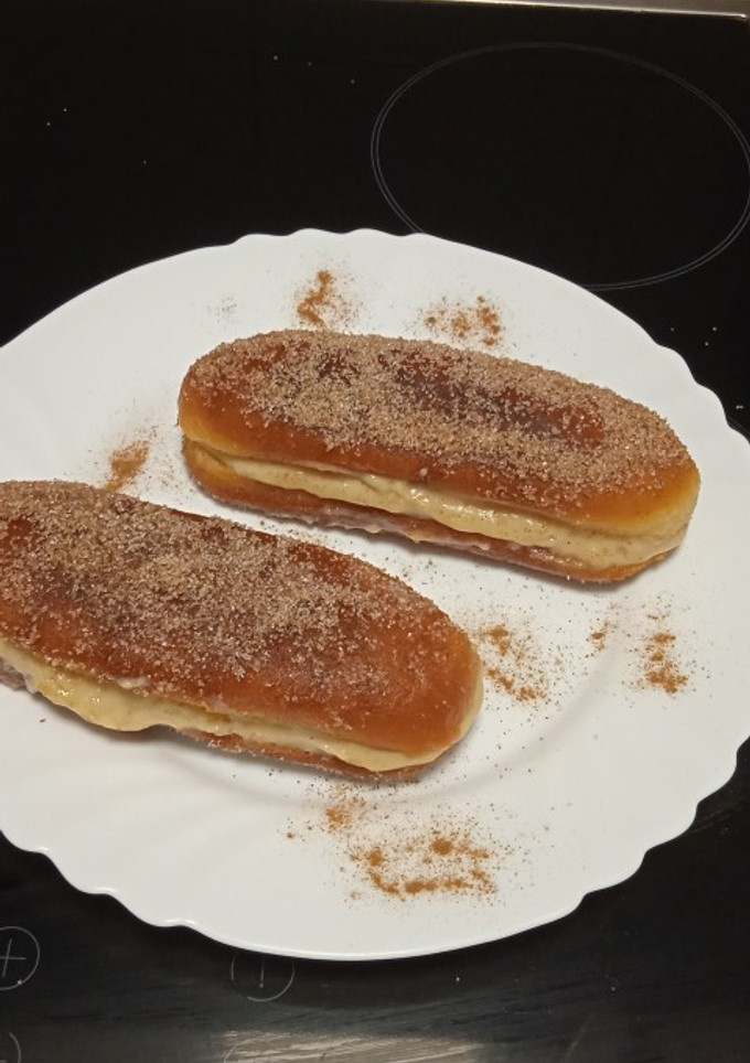 Una foto de Xuxos de crema con canela 😜😋