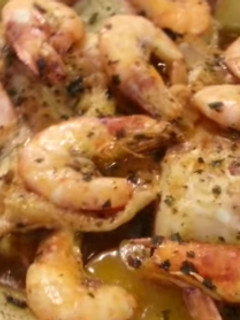 Foto de Bacalhau assado com camarão e batatas