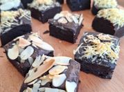 Gambar coklat batang almond