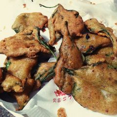 A picture of Palak k pakodry.