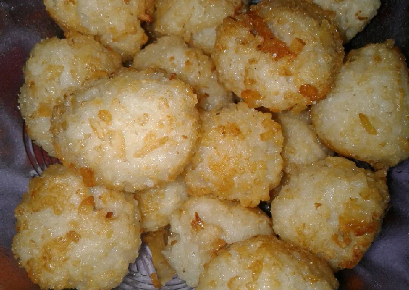 Bola bola nasi isi ayam suwir