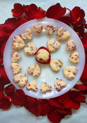A picture of Paneer Rose Sweet Hearts.