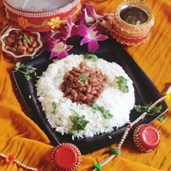 A picture of Restaurant style kidney beans curry (rajma chawal).