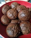 Σοκολατένια muffins με κολοκυθάκι και κουβερτούρα χωρίς ζάχαρη
