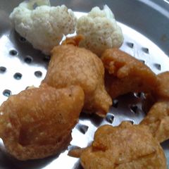 A picture of Cauliflower Pakoda-Party special.