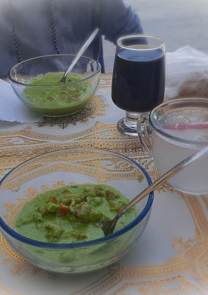 Una foto de Pollo en crema de cilantro