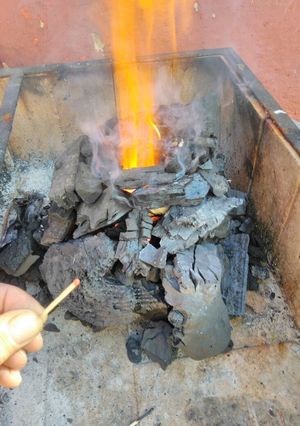 Una foto de Como prender el fuego con 1 solo fósforo