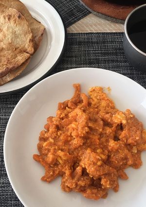 Una foto de Chicharrón en salsa roja