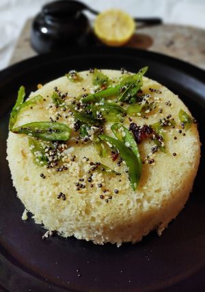 সুজির ধোকলা (sujir dhokla recipe in bengali) রেসিপির প্রধান ছবি